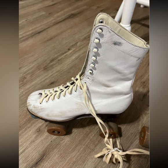 Vintage Roller Skates - Picture 3 of 9